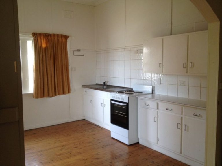 173 DeBoos Street, Temora NSW 2666 - photo 8