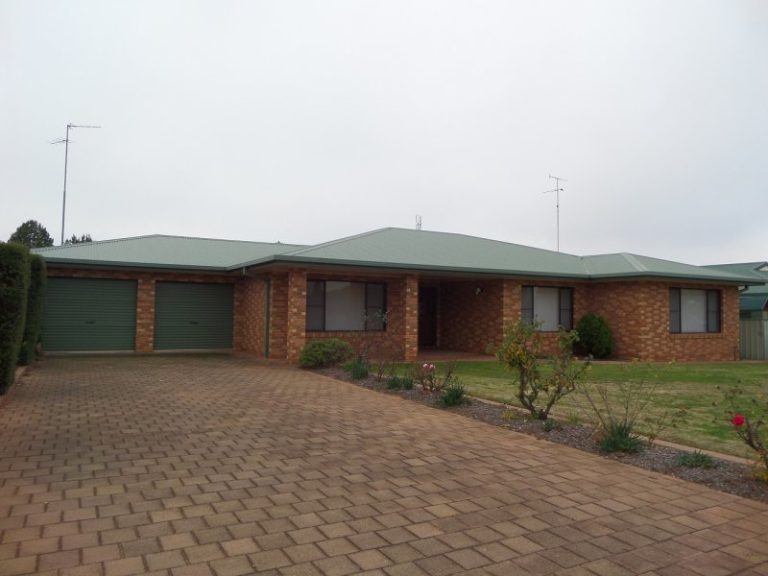 7 Kiesling Drive, Narrandera NSW 2700 - McGrath Riverina