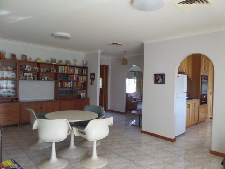 7 Kiesling Drive, Narrandera NSW 2700 - photo 9