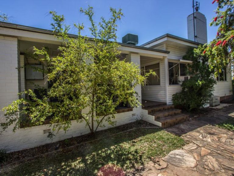 75 Twynam Street, Narrandera NSW 2700 - photo 2
