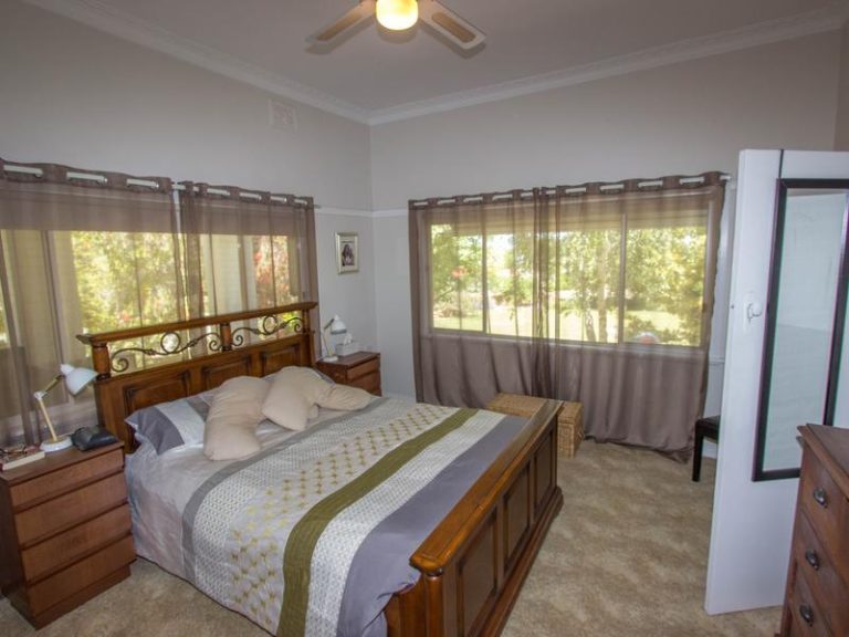 75 Twynam Street, Narrandera NSW 2700 - photo 11