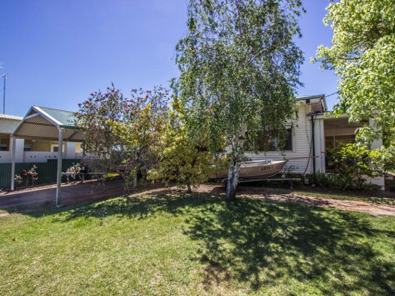 75 Twynam Street, Narrandera NSW 2700 - photo 4
