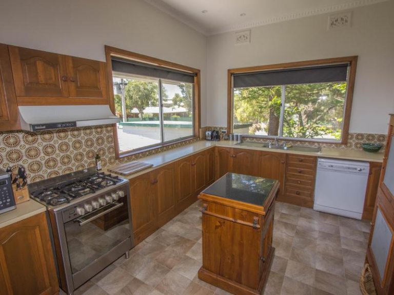 75 Twynam Street, Narrandera NSW 2700 - photo 7