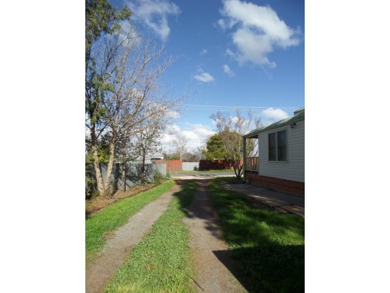 17 Roslyn Street, Narrandera NSW 2700 - photo 3