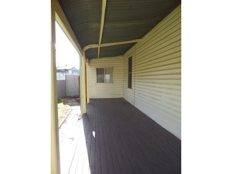 17 Roslyn Street, Narrandera NSW 2700 - photo 4