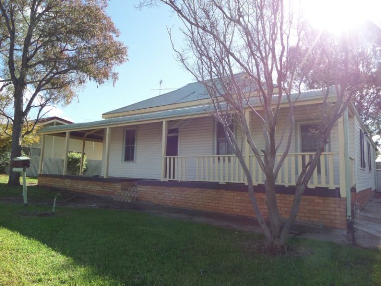 17 Roslyn Street, Narrandera NSW 2700 - McGrath Riverina