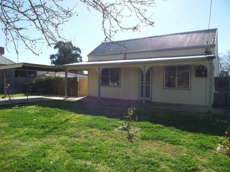 1 Chantilly Street, Narrandera NSW 2700 - photo 4