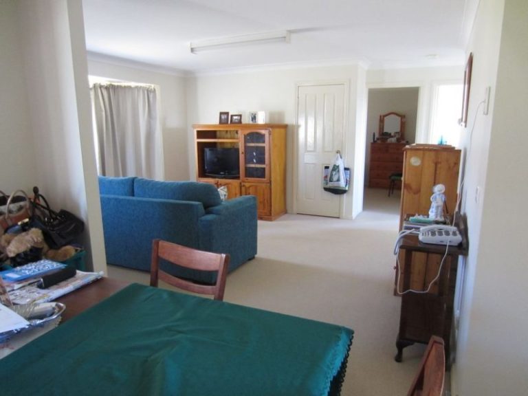4/163 DeBoos Street, Temora NSW 2666 - photo 2