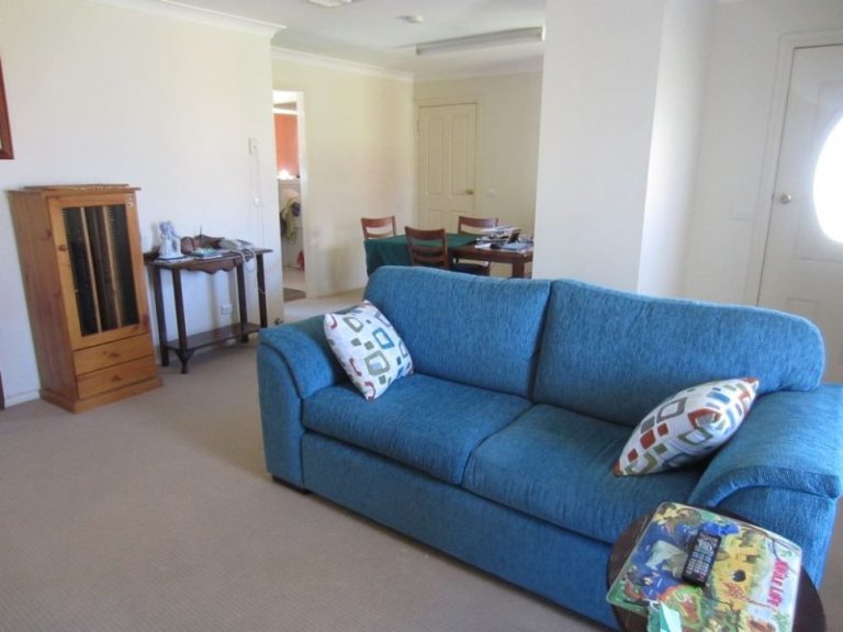 4/163 DeBoos Street, Temora NSW 2666 - photo 5