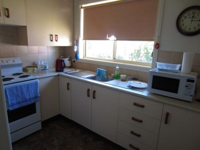 4/163 DeBoos Street, Temora NSW 2666 - photo 6