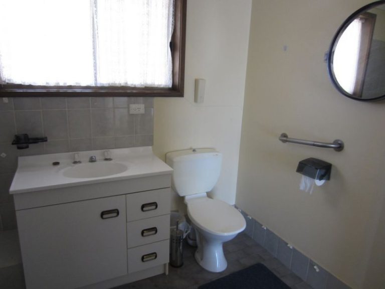 3/105 Crowley Street, Temora NSW 2666 - photo 12