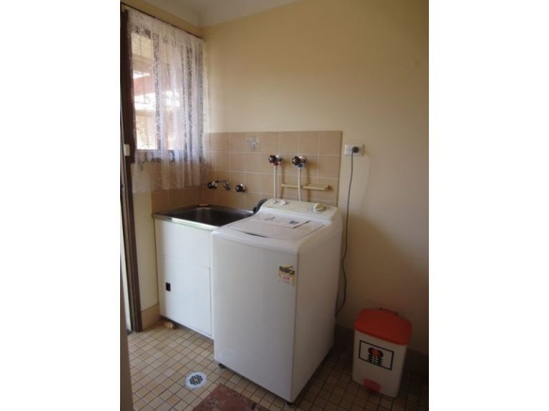 3/105 Crowley Street, Temora NSW 2666 - photo 16