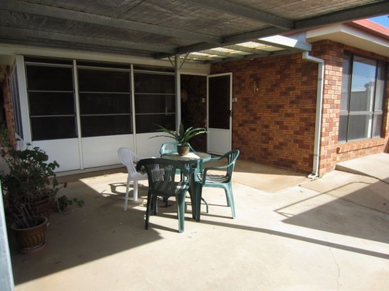 3/105 Crowley Street, Temora NSW 2666 - photo 3