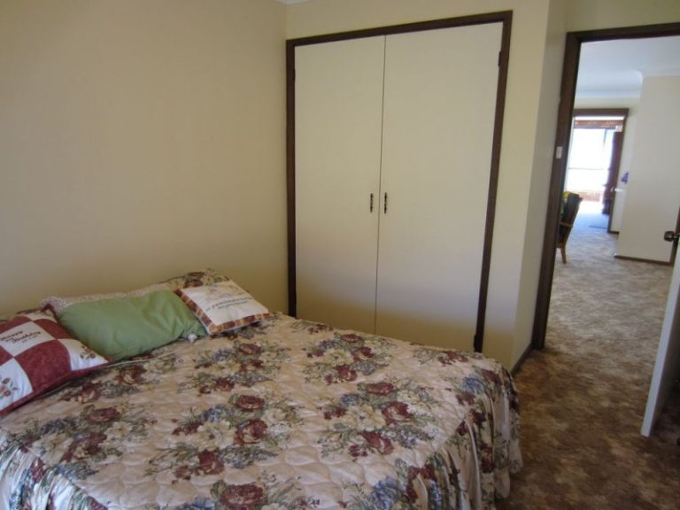3/105 Crowley Street, Temora NSW 2666 - photo 8
