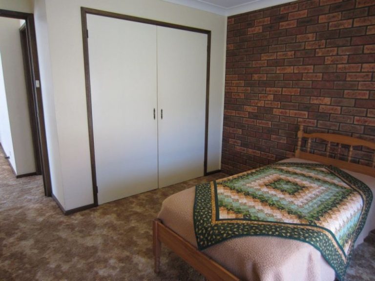 3/105 Crowley Street, Temora NSW 2666 - photo 9
