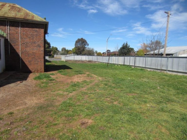 162 Camp Street, Temora NSW 2666 - photo 16