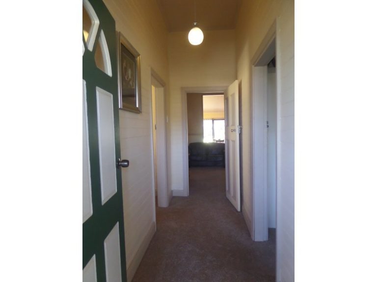 17 Dundas Street, Narrandera NSW 2700 - photo 2