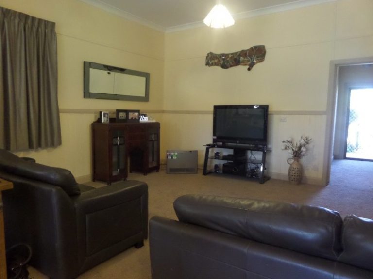 17 Dundas Street, Narrandera NSW 2700 - photo 3
