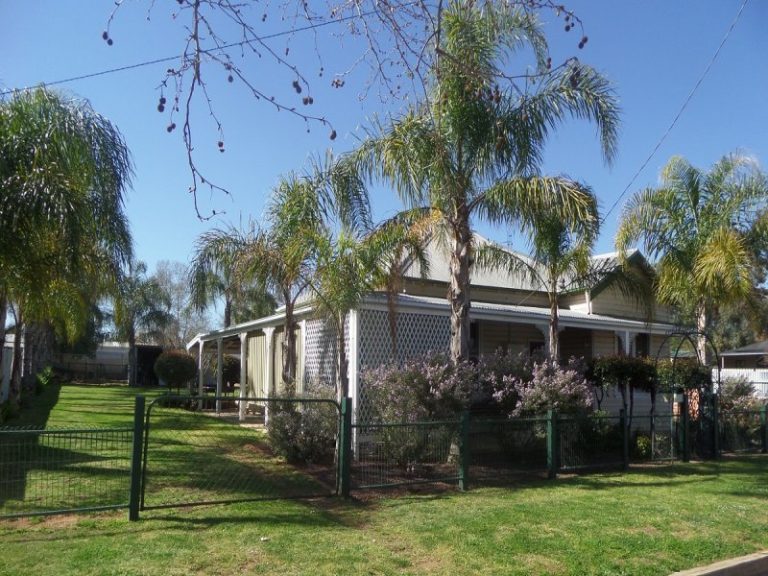 17 Dundas Street, Narrandera NSW 2700 - McGrath Riverina