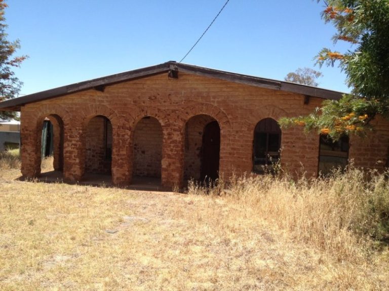 2 Nottingham Road, Temora NSW 2666 - photo 17