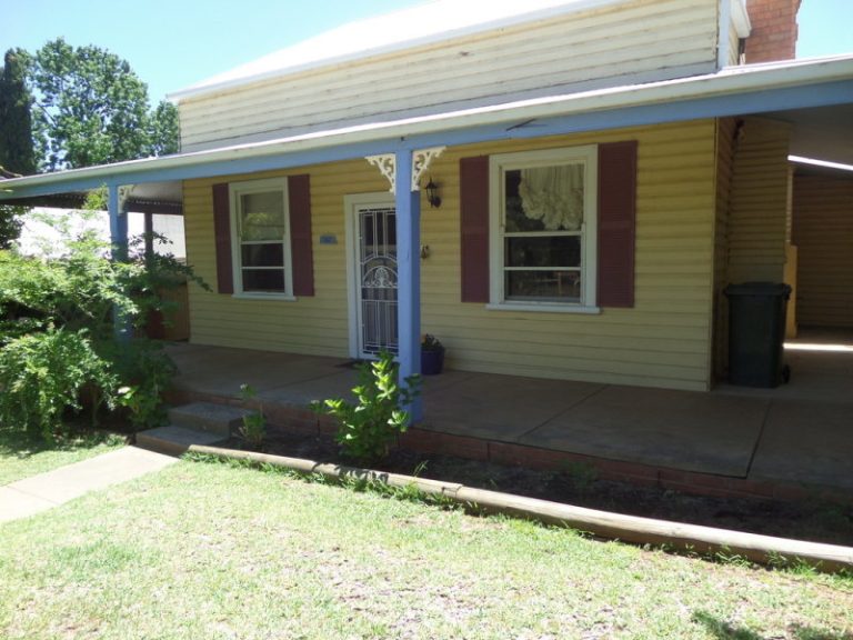161 Larmer Street, Narrandera NSW 2700 - photo 2