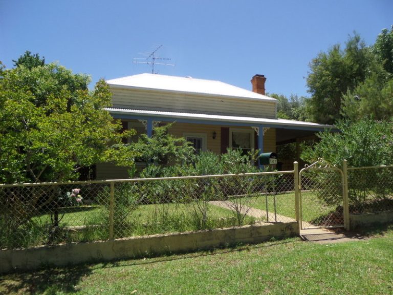 161 Larmer Street, Narrandera NSW 2700 - photo 4