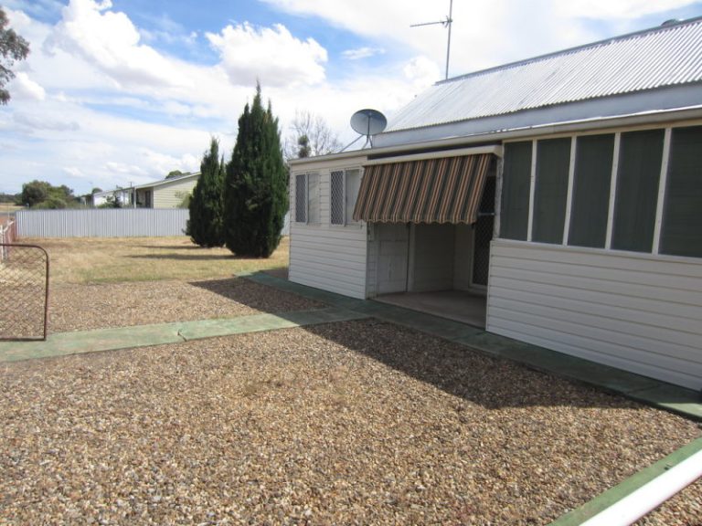182 Camp Street, Temora NSW 2666 - photo 17