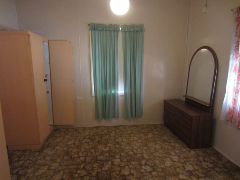 182 Camp Street, Temora NSW 2666 - photo 3