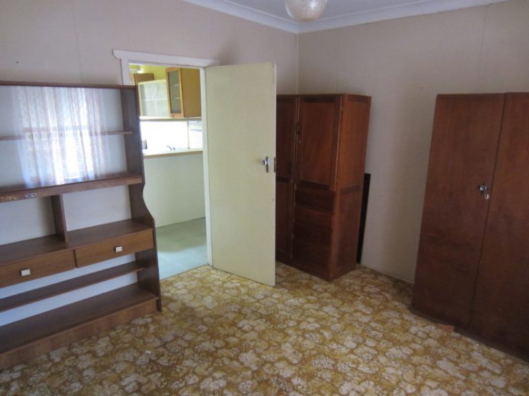 182 Camp Street, Temora NSW 2666 - photo 5