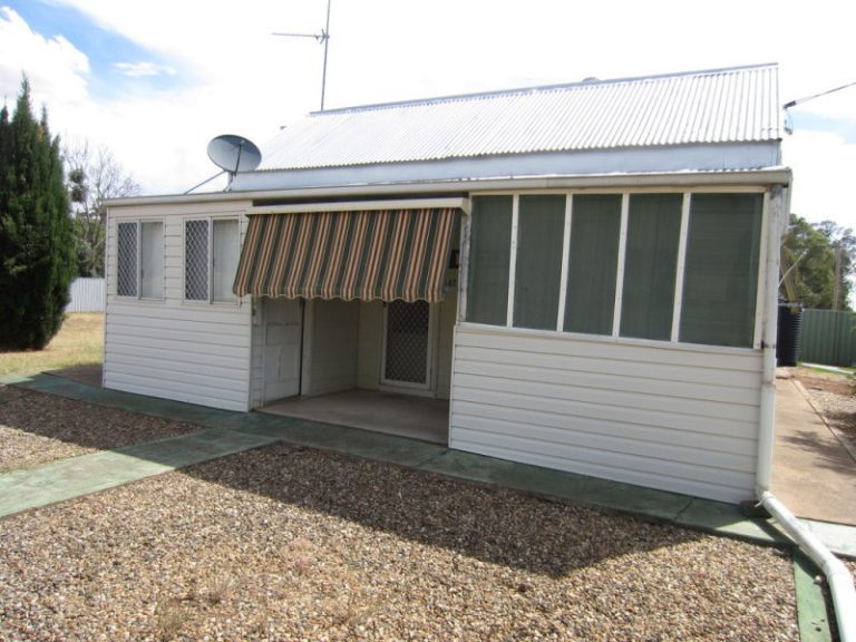 182 Camp Street, Temora