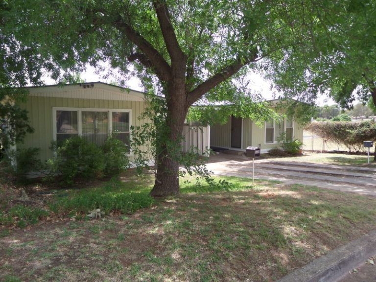 27 Riverine Street, Narrandera NSW 2700 - photo 2