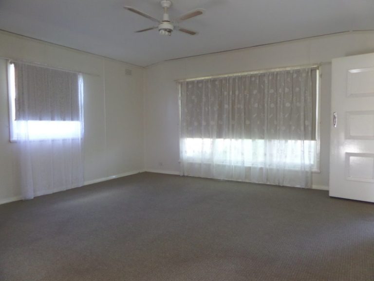 27 Riverine Street, Narrandera NSW 2700 - photo 13
