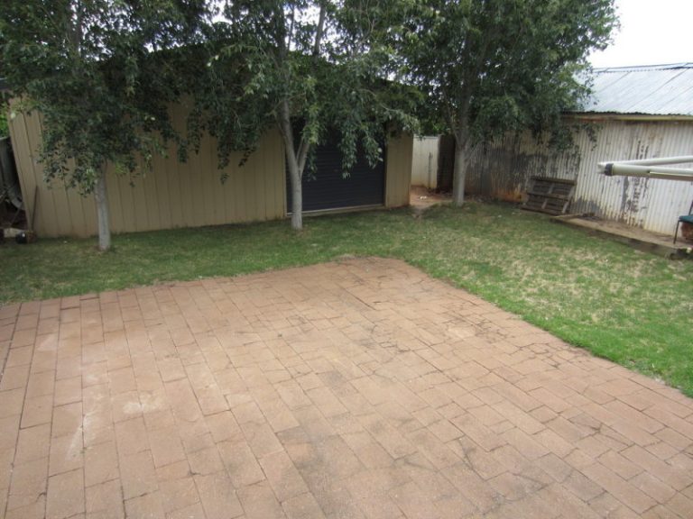 136 DeBoos Street, Temora NSW 2666 - photo 15