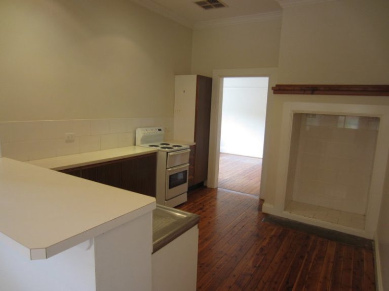 136 DeBoos Street, Temora NSW 2666 - photo 25