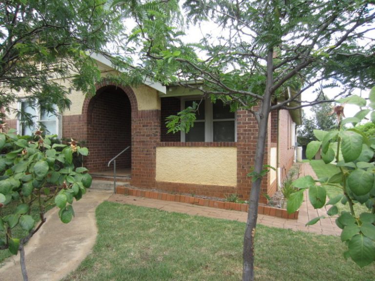 136 DeBoos Street, Temora NSW 2666 - McGrath Riverina