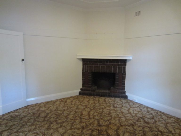 136 DeBoos Street, Temora NSW 2666 - photo 9