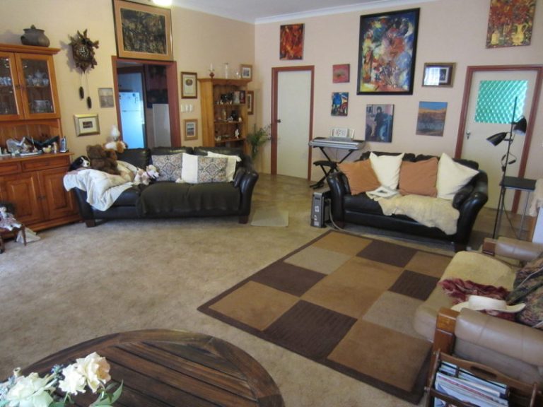 105 Aurora Street, Temora NSW 2666 - photo 11