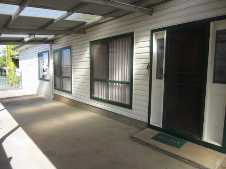 105 Aurora Street, Temora NSW 2666 - photo 26