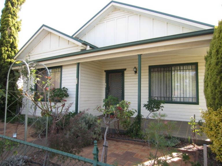 105 Aurora Street, Temora NSW 2666 - McGrath Riverina