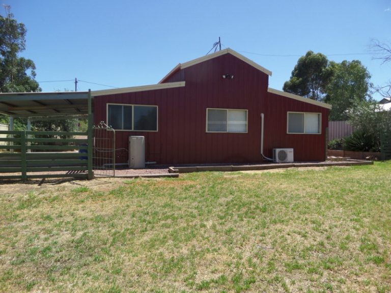 18 Frank Street, Narrandera NSW 2700 - photo 4