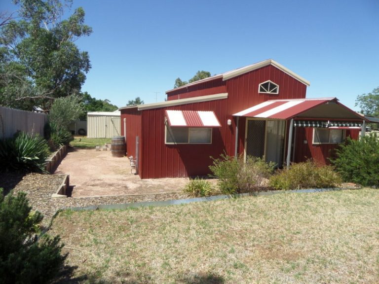 18 Frank Street, Narrandera NSW 2700 - McGrath Riverina