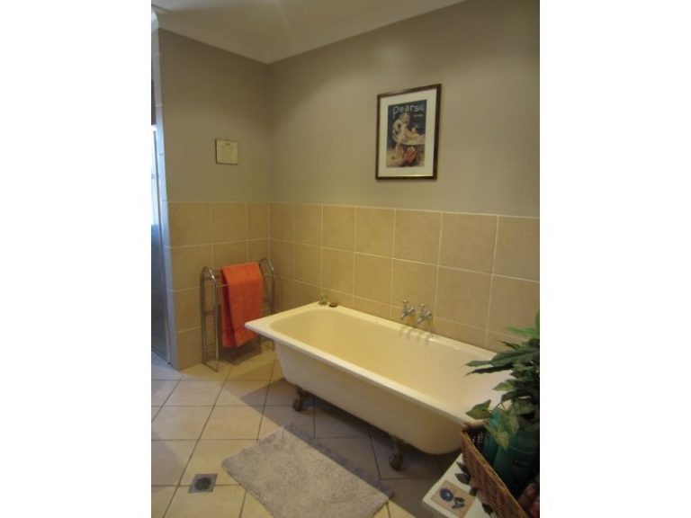 141 Victoria Street, Temora NSW 2666 - photo 15
