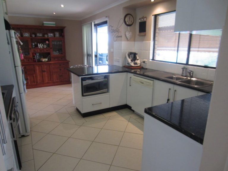9 Wellingham Place, Temora NSW 2666 - photo 6