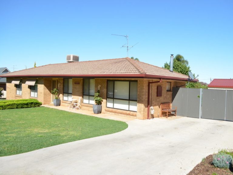 9 Wellingham Place, Temora