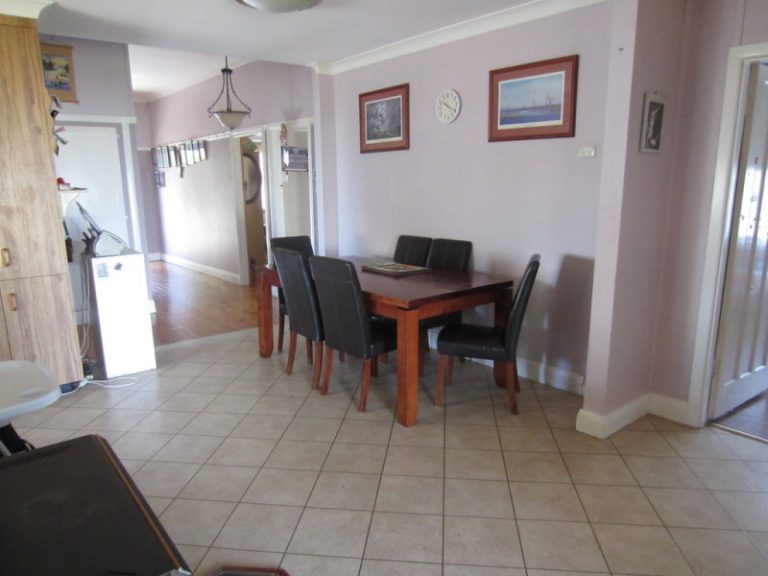 162 Sharpe Street, Temora NSW 2666 - photo 13