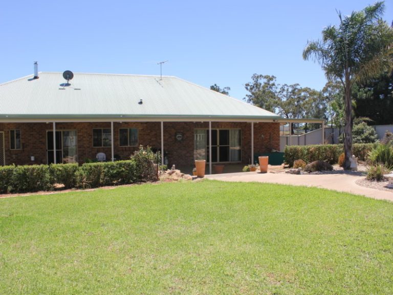 59 Bartondale Road, Temora NSW 2666 - photo 15