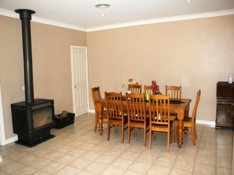 59 Bartondale Road, Temora NSW 2666 - photo 4