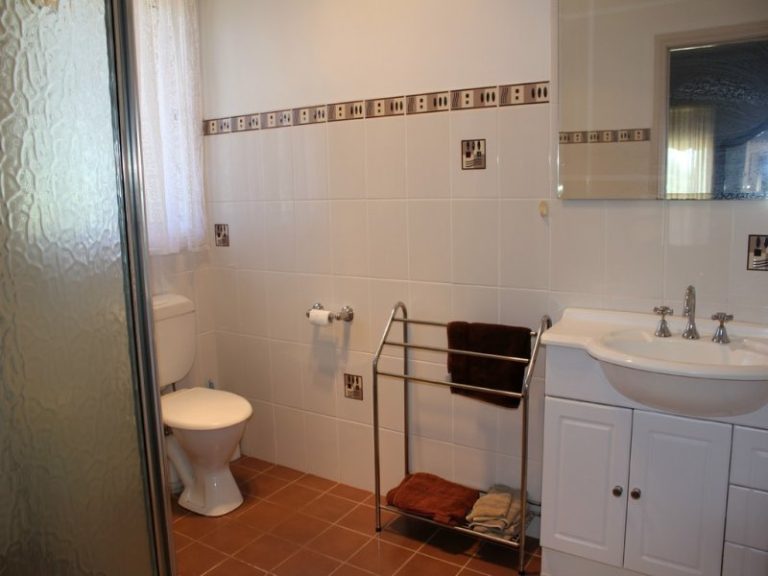 59 Bartondale Road, Temora NSW 2666 - photo 6