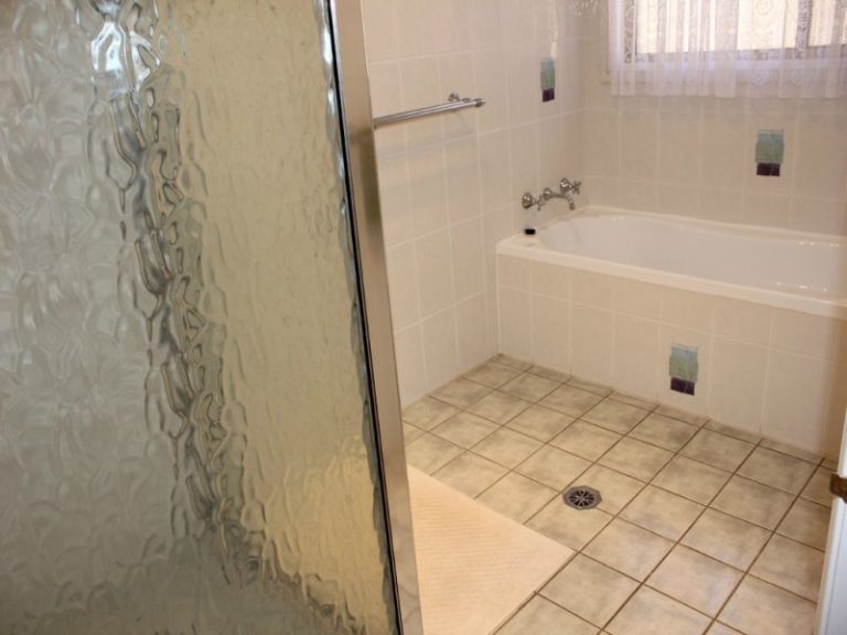 59 Bartondale Road, Temora NSW 2666 - photo 8