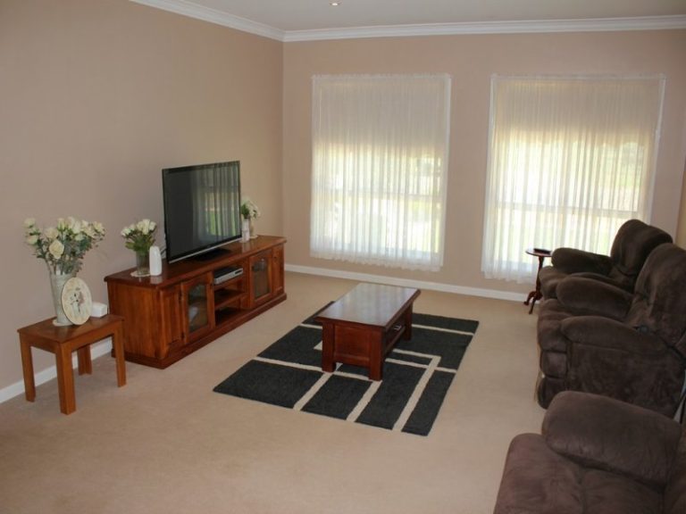 59 Bartondale Road, Temora NSW 2666 - photo 9